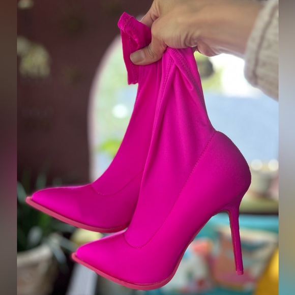 HOT PINK 💖 AZALEA WANG SOCK BOOTIES ✨ - Picture 1 of 4